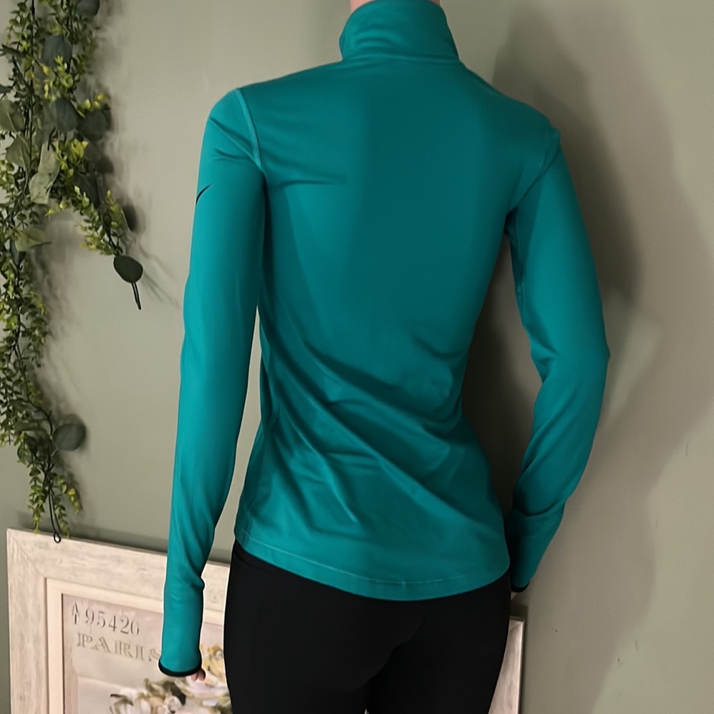 Nike - Picture 6 of 9